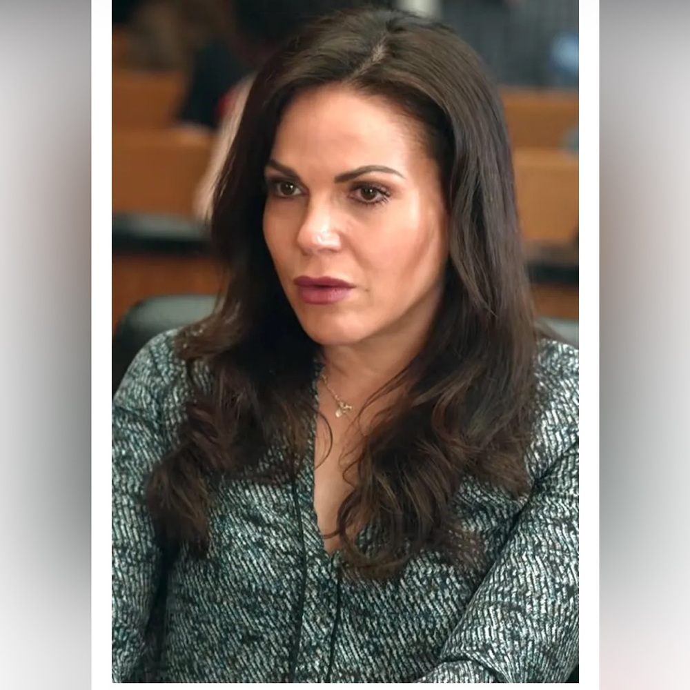 As Seen On Lisa Trammell in “Lincoln Lawyer” Rare Ari A.L.C. 100% Silk Blouse
